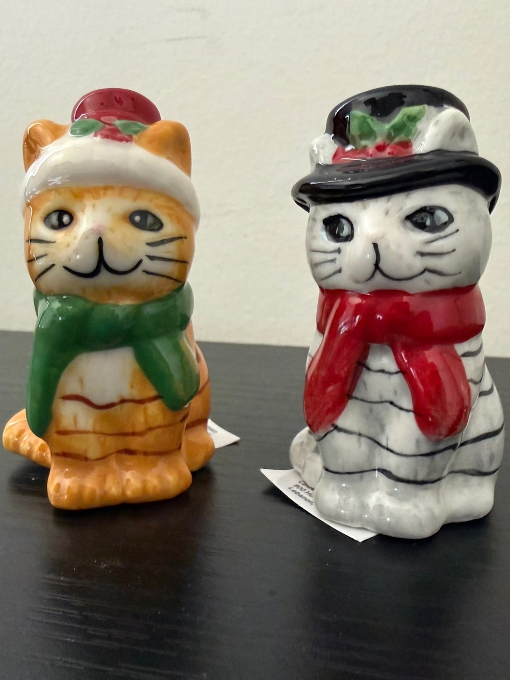 Cracker Barrel Christmas Cats Mini Salt Pepper Shakers